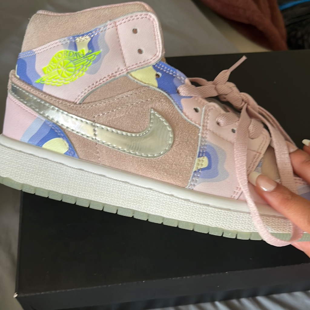 Nike Jordan 1 Mid ‘P(Her)Spective’